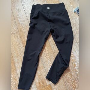 Vuori Black Ribbed Leggings size L